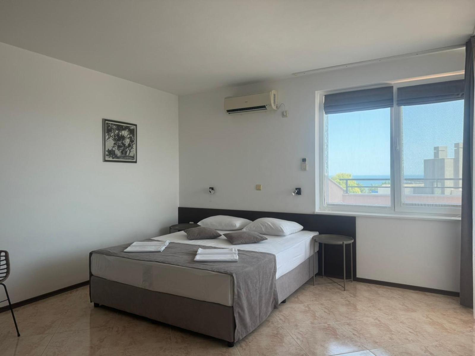Mia Hotel *
